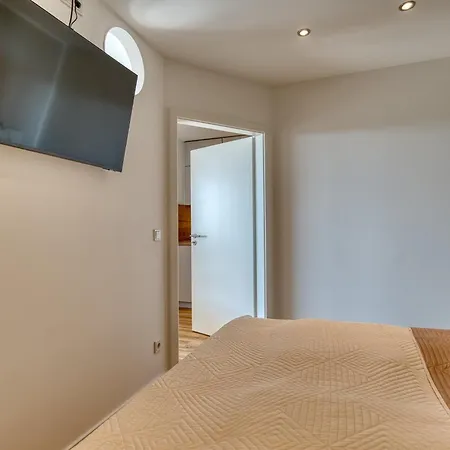- Haus L, App 0l1101 Apartman *